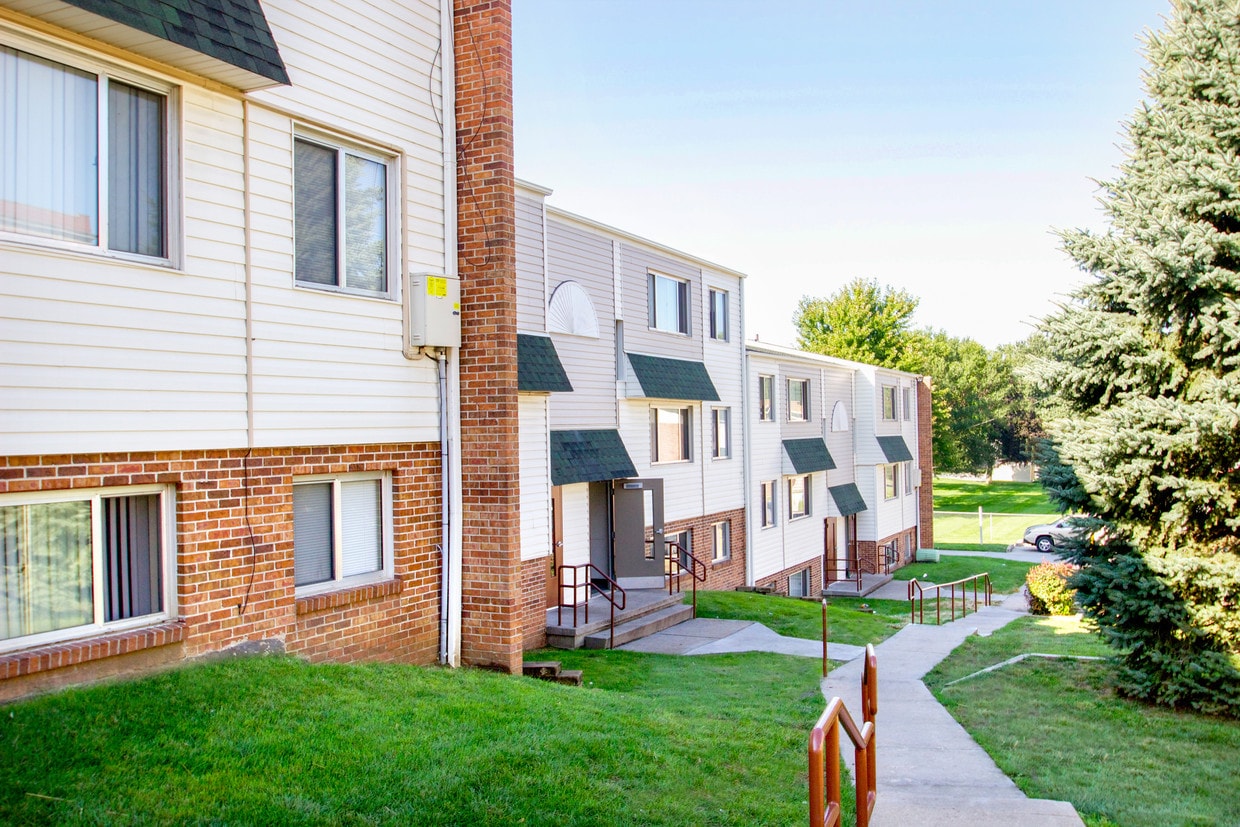 St. James Manor Apartments Omaha, NE