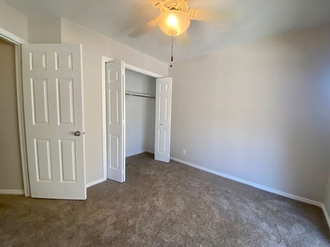 Building Photo - REMODELED TOWNHOME FOR RENT!