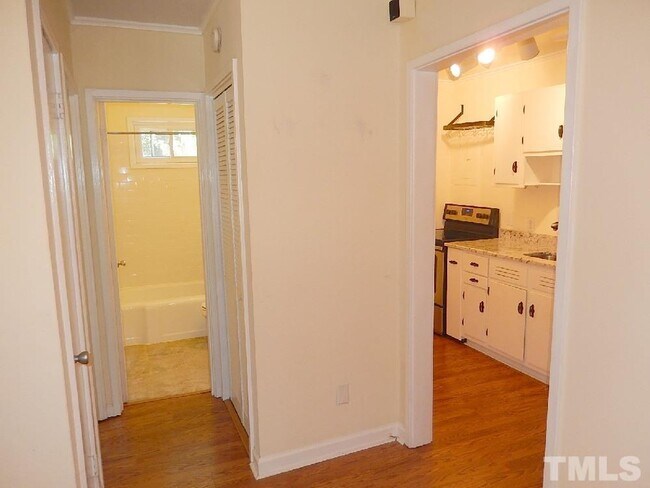 Foto del edificio - 835 Daniels St