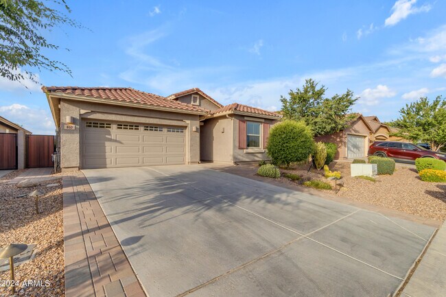 Building Photo - 810 W Lowell Dr.
