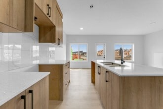 Building Photo - 6381-6381 King Wynd SW