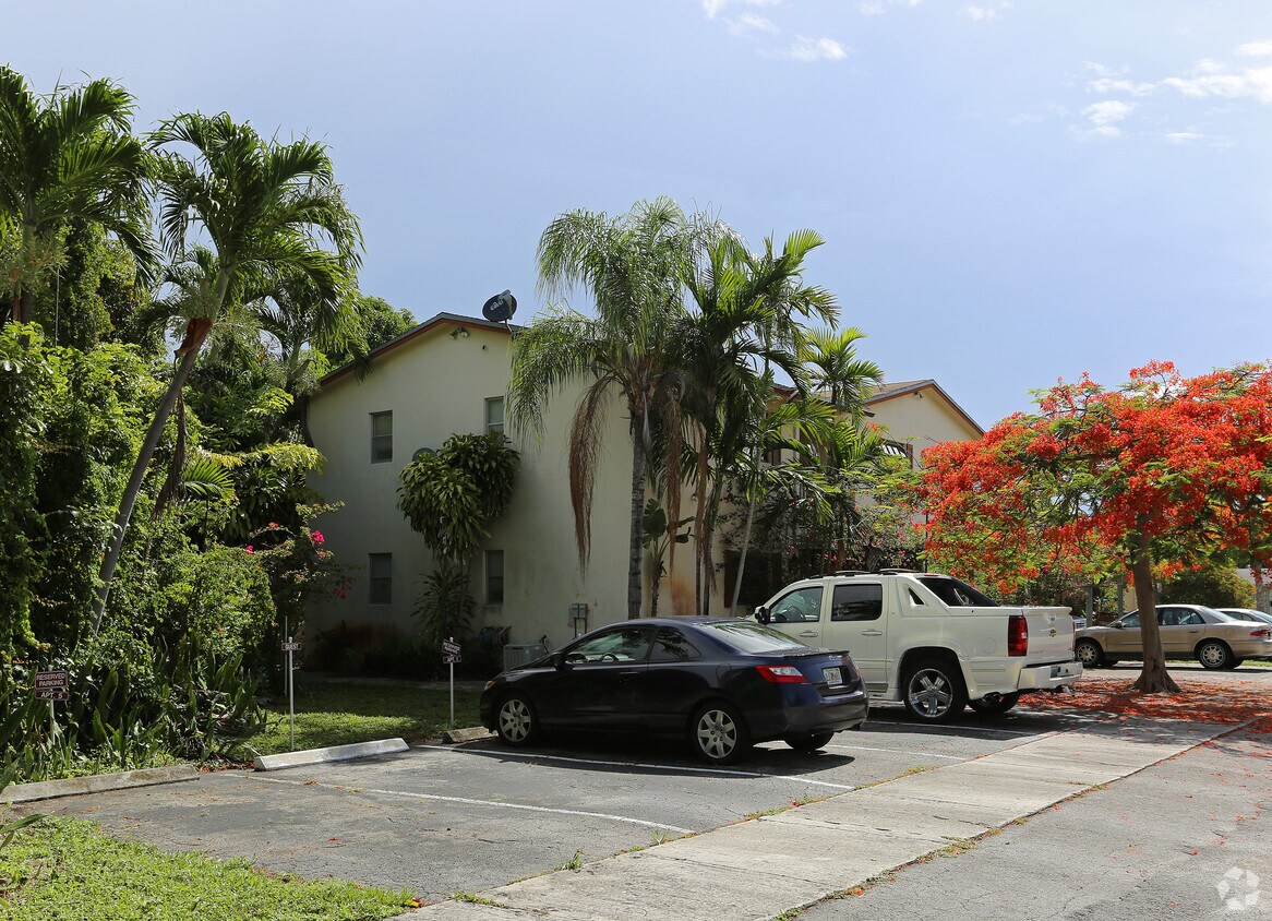 Foto del edificio - 921 NE 16th St