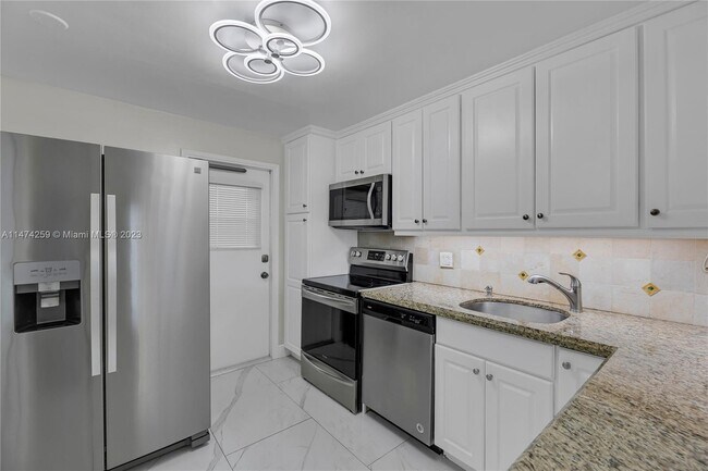Foto del edificio - 2851 S Palm Aire Dr