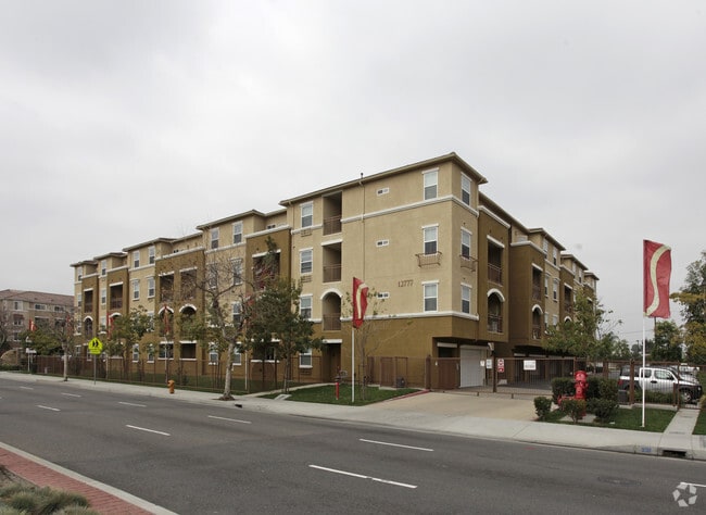 Harbor Grove Luxury Senior Apartments Rentals - Garden Grove, CA