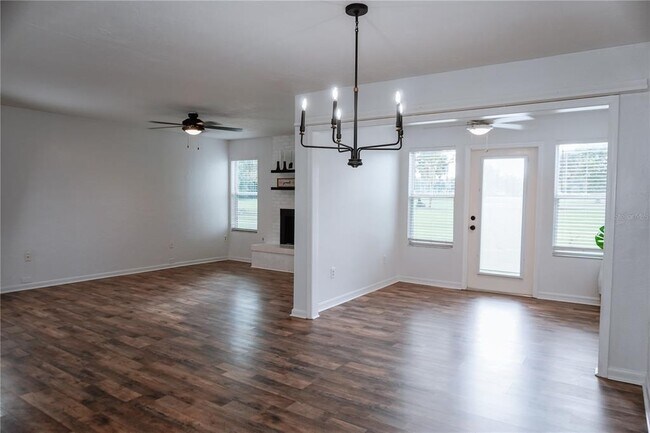 Building Photo - 20102 Sandalwood Dr