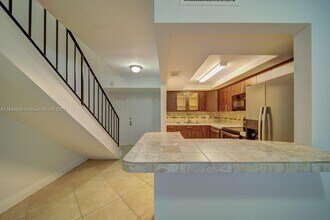 Building Photo - 9371 Fontainebleau Blvd