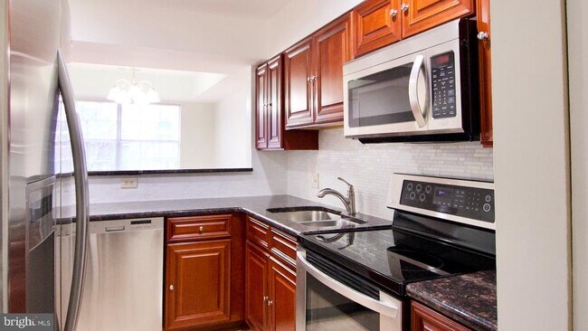 Building Photo - 5705 Chapman Mill Dr