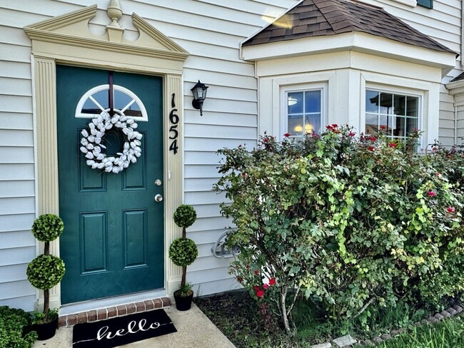 Foto del edificio - COMPLETELY Updated & Ready 08-21-26!! Sparkling Community Pool - Pet Friendly - Fenced Backyard!