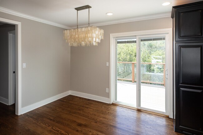 Foto del edificio - 3511 Hillcrest Dr