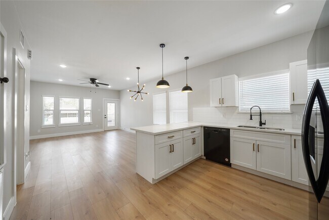 Foto del edificio - 402 E 37th St