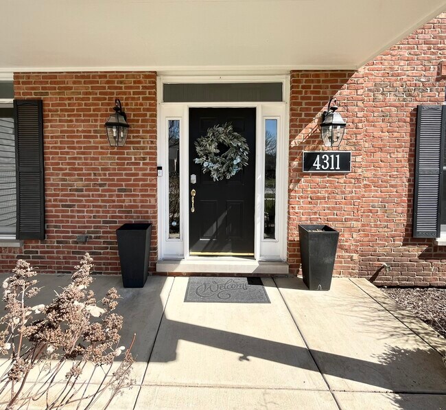 Foto del edificio - 4311 Camelot Cir