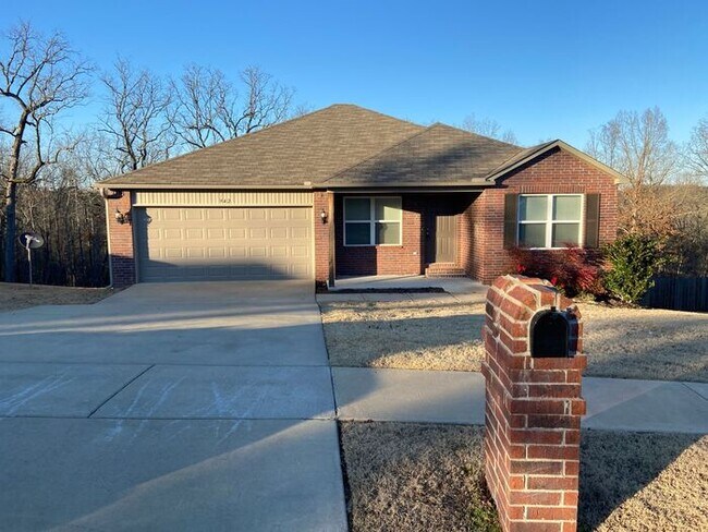 Building Photo - 942 Pinehurst Loop