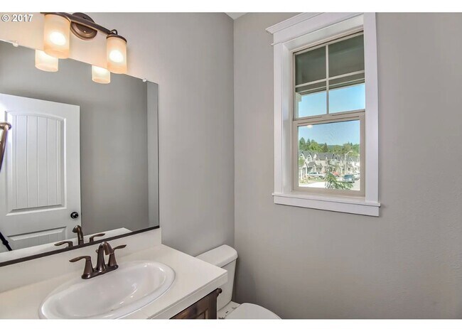 Foto del edificio - Available Now!  Newer Home in Desirable Neighborhood.