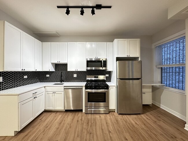 Foto del edificio - 661 W Wrightwood Ave