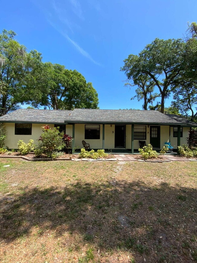 Building Photo - "Charming 1-Bedroom Retreat with Full Bath...