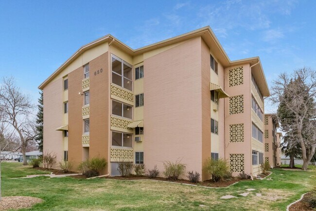 Foto del edificio - 650 S Clinton St
