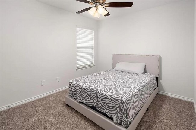 Building Photo - 604 Saddle Club Way