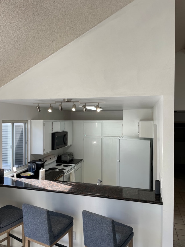 kitchen - 930 Via Mil Cumbres