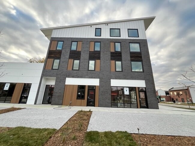 Building Photo - Brand New Apartments - Close to UNL/Downtown