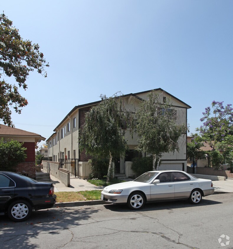 Building Photo - 234 E Valencia Ave