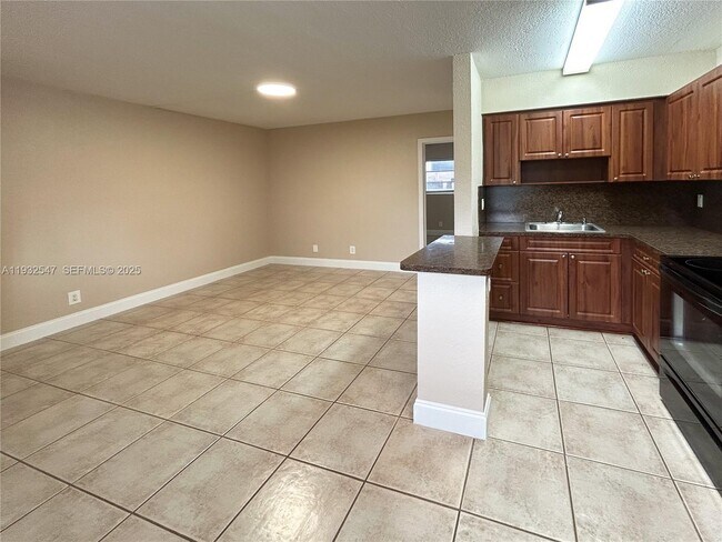 Foto del edificio - 715 NE 6th St