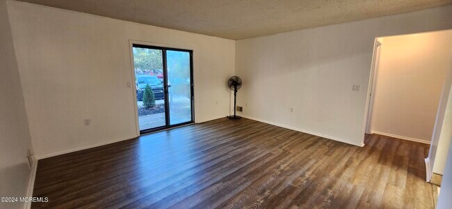 Foto del edificio - 1902 Lilly Ln