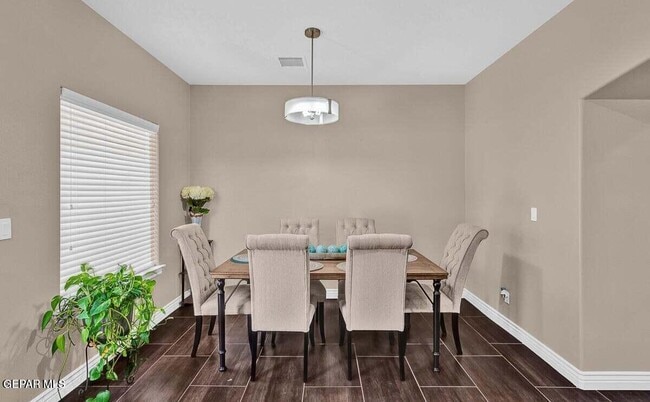 Building Photo - 172 N Manzanita Dr