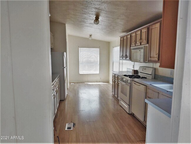 Building Photo - 22548 W Skinner Rd