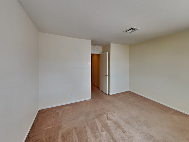 Building Photo - 53241 Clover Blossom Ct