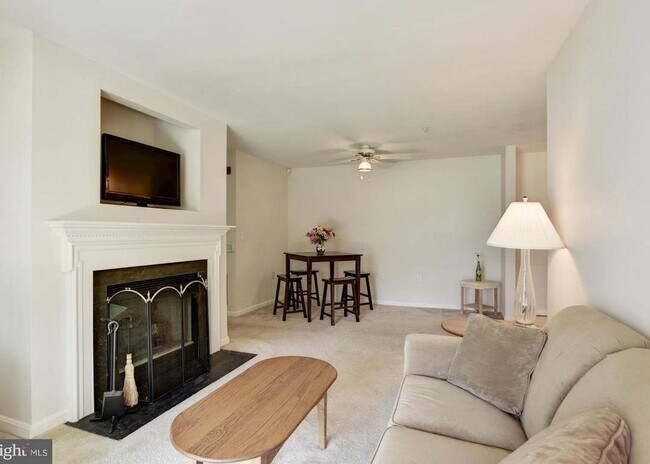Building Photo - 1402 Bonnett Pl