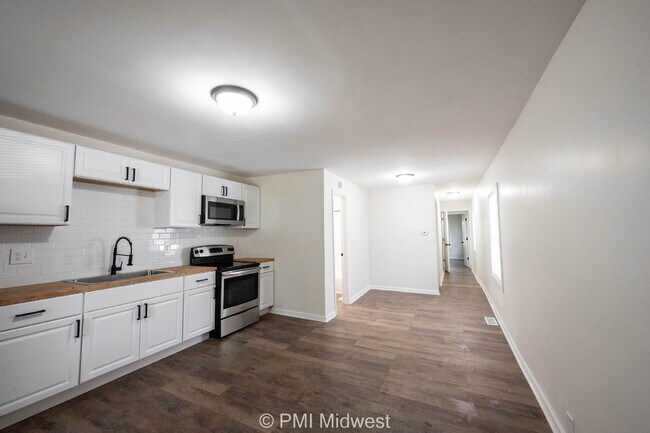 Building Photo - 514 N Chester Ave