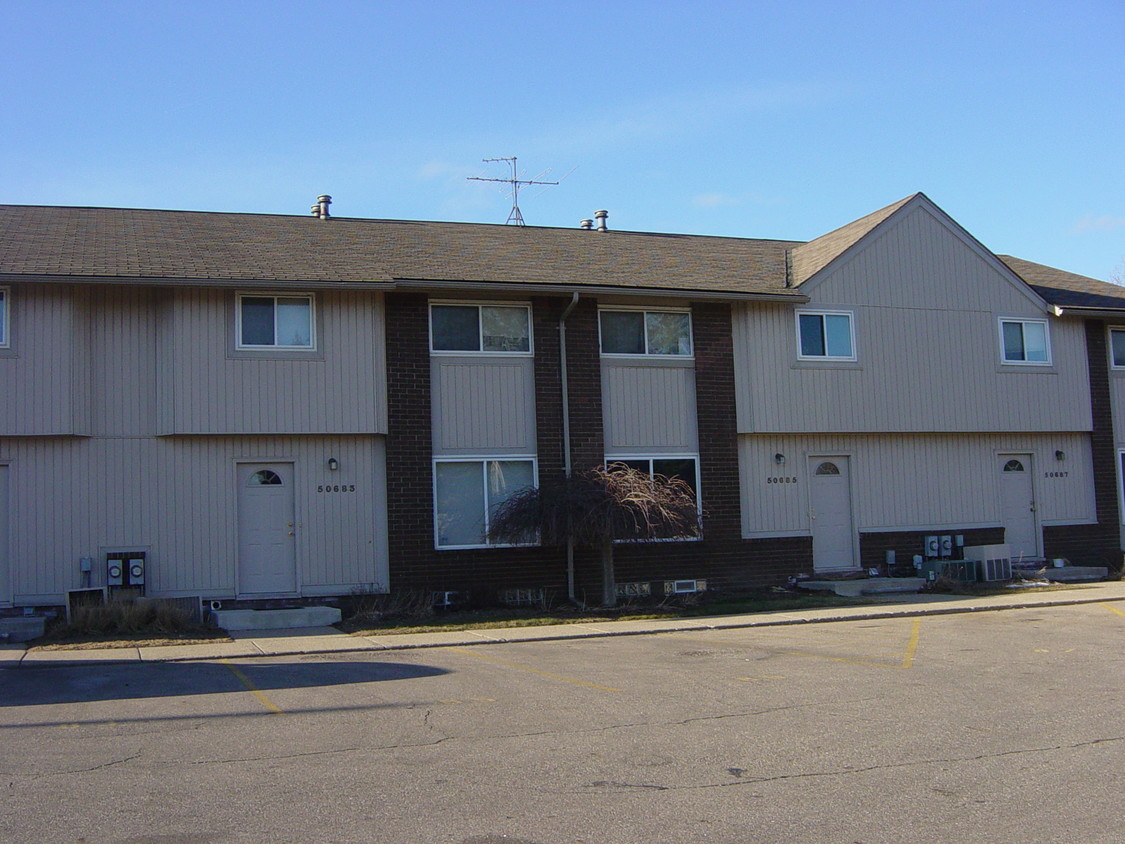 Primary Photo - Sugarbush Run Apartments