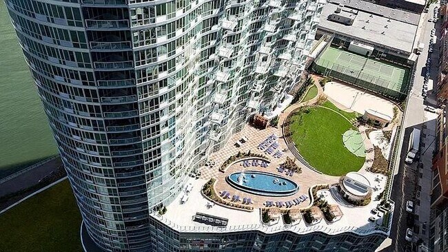 Foto del edificio - 4545 Center Blvd