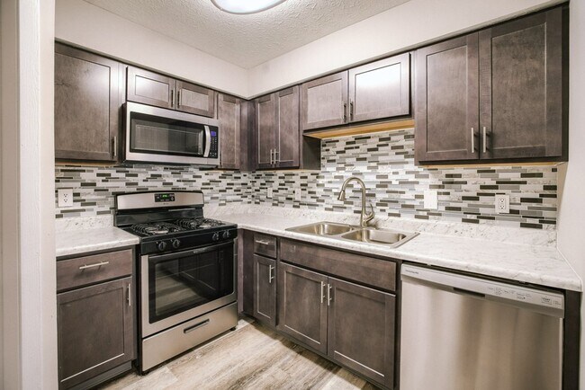 Foto del edificio - Townhomes at McNaughten