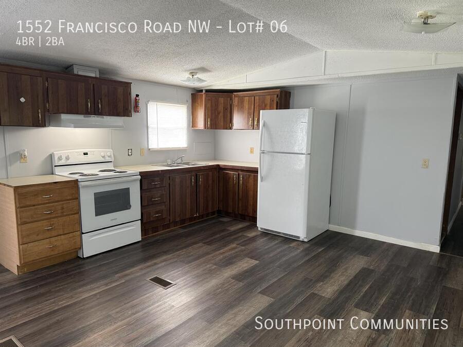 Primary Photo - 1552 Francisco Rd NW