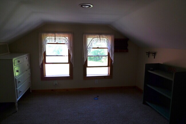 Foto del edificio - Charming Two-Bedroom Home in a Peaceful Wo...