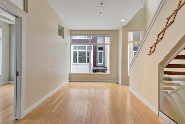 Foto del edificio - 1561 E 118th St