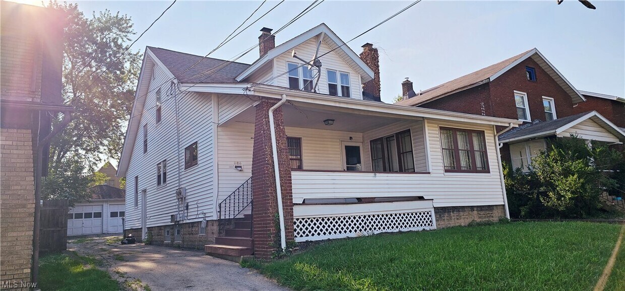 126 Manchester Ave Unit B, Youngstown, OH 44509 Room for Rent in