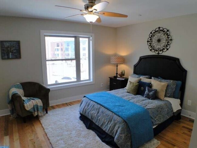 Primary bedroom - 118 W Laurel St