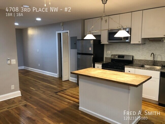 Building Photo - Updated 1 Bed + Den in Petworth