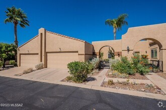 Building Photo - 704 W Rushwood Dr