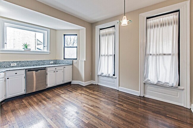 Foto del edificio - 811 N Van Buren St