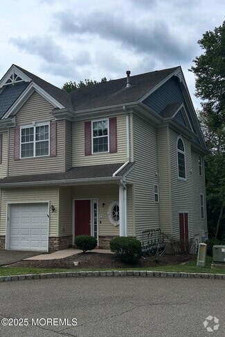 Building Photo - 72 Oxford Ct