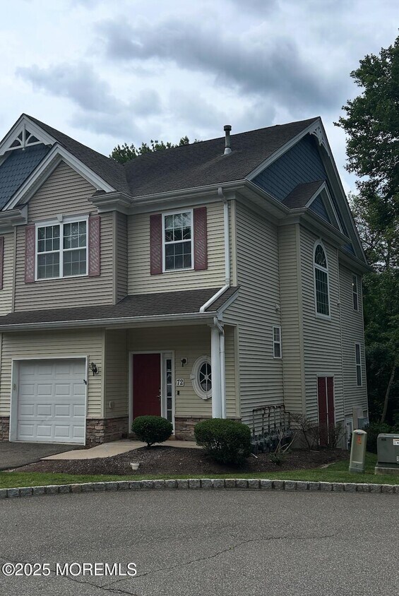 Foto principal - 72 Oxford Ct