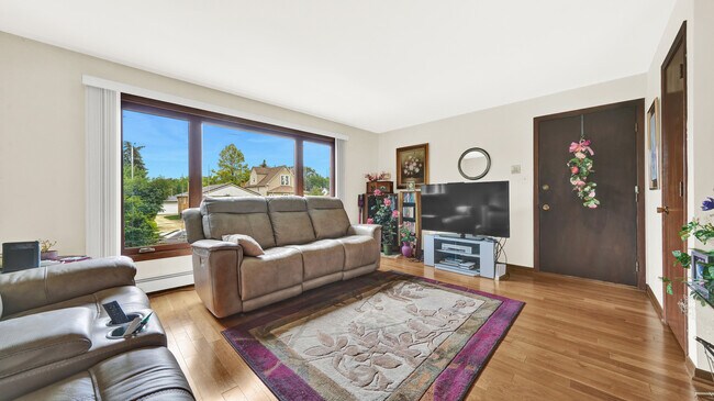Foto del edificio - 3104 Raymond Ave