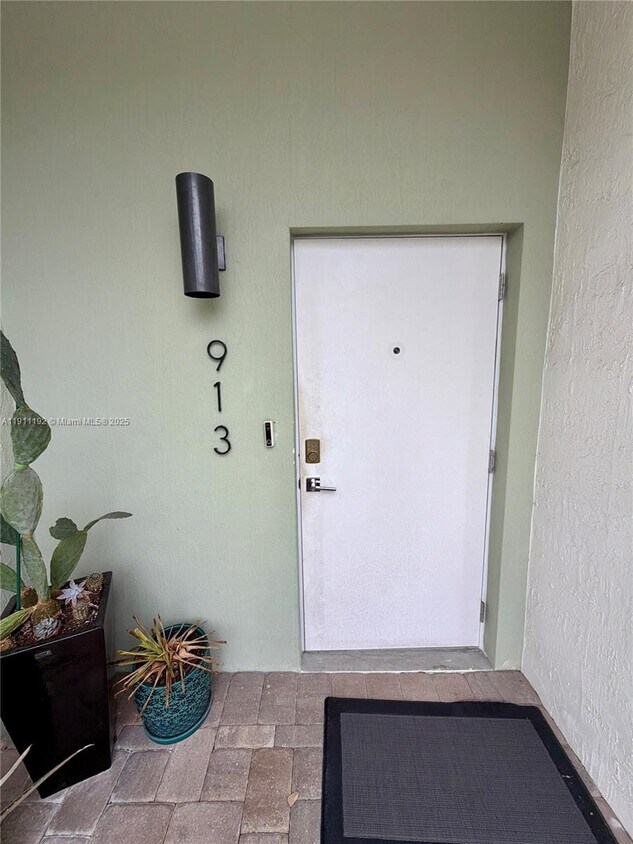 Foto principal - 913 NW 45th Ter