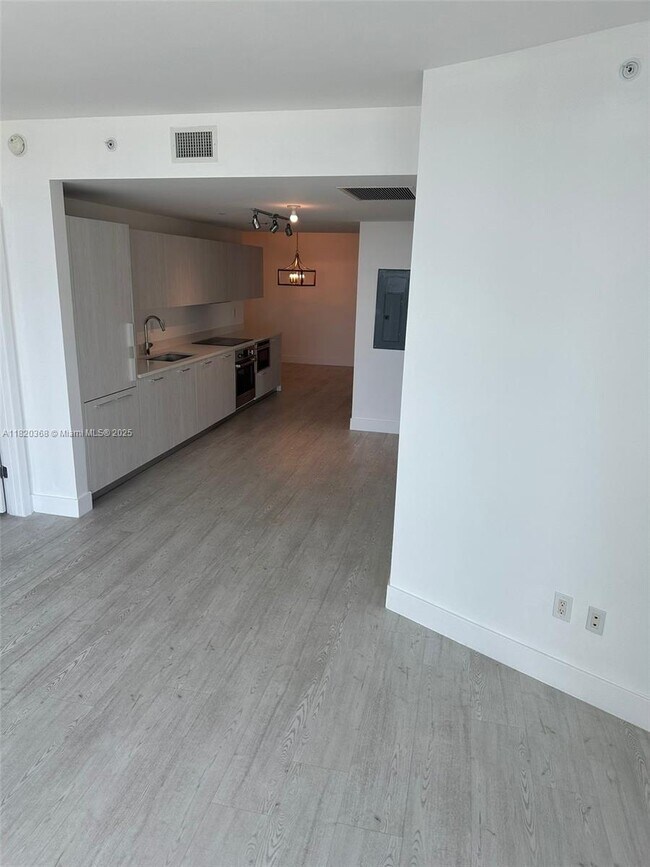 Foto del edificio - 501 NE 31st St