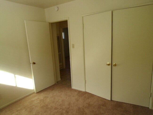 Foto del edificio - 119-119 W Locust Ave