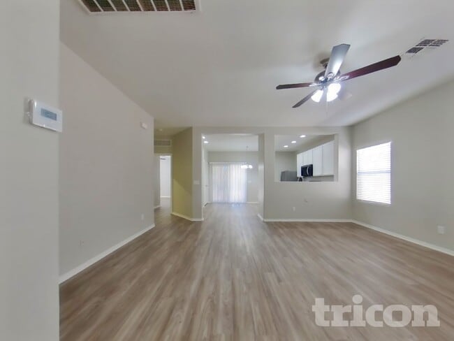 Foto del edificio - 15441 W Cameron Dr