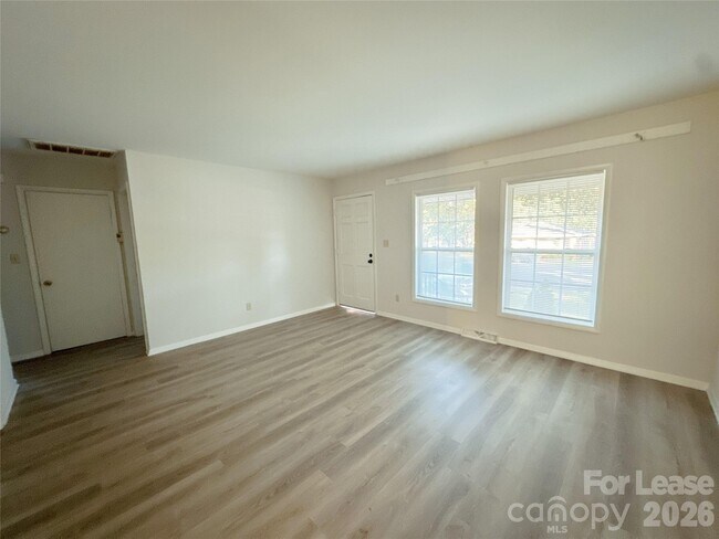 Building Photo - 5006 Malibu Dr